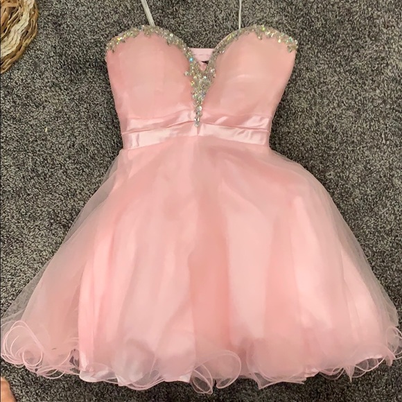 Dresses & Skirts - Pink homecoming dress